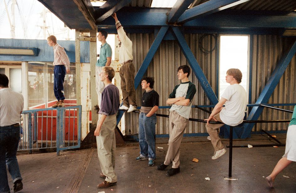 Blue end, 1989 © Tom Wood courtesy RRB Photobooks