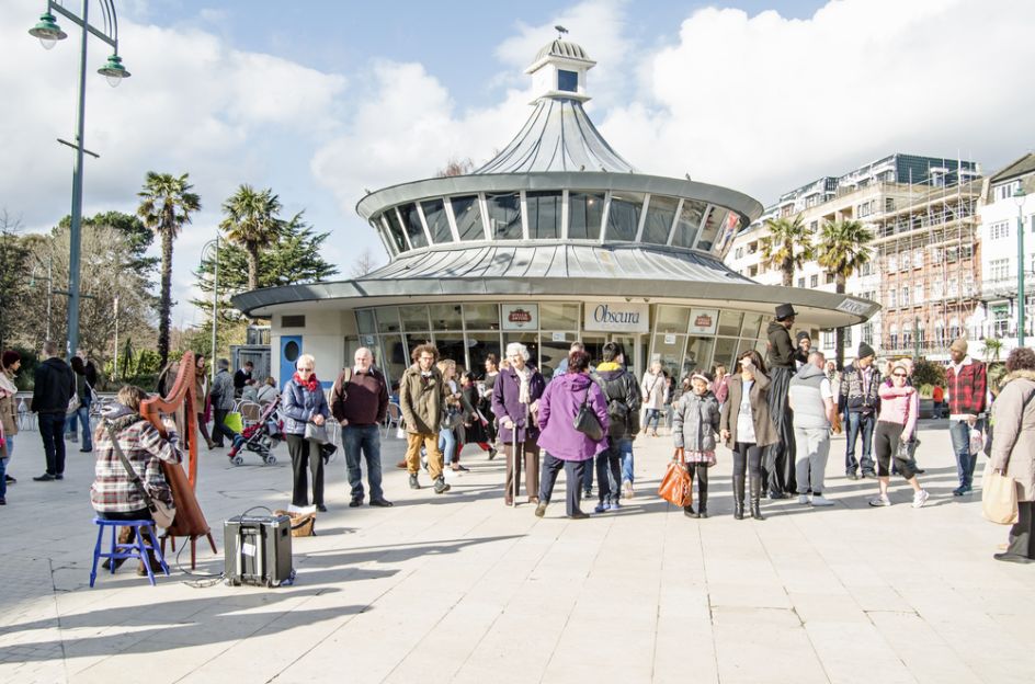 Shoppers at Town Square. Image Credit: BasPhoto / Shutterstock.com