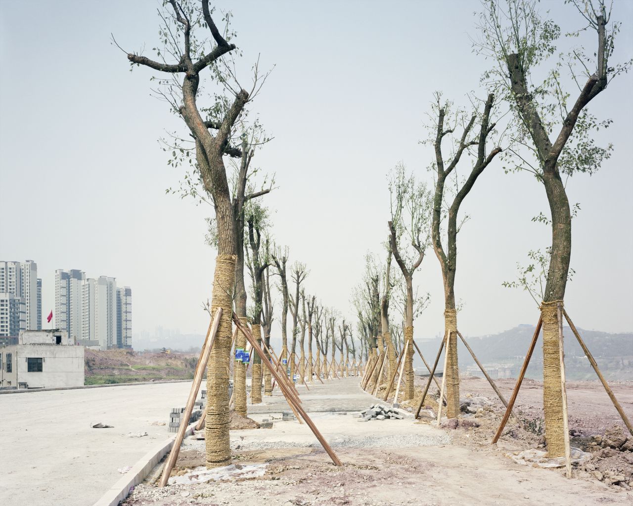 Yangtze Riverside Road, Chongqing, 2011 © Yan Wang Preston
