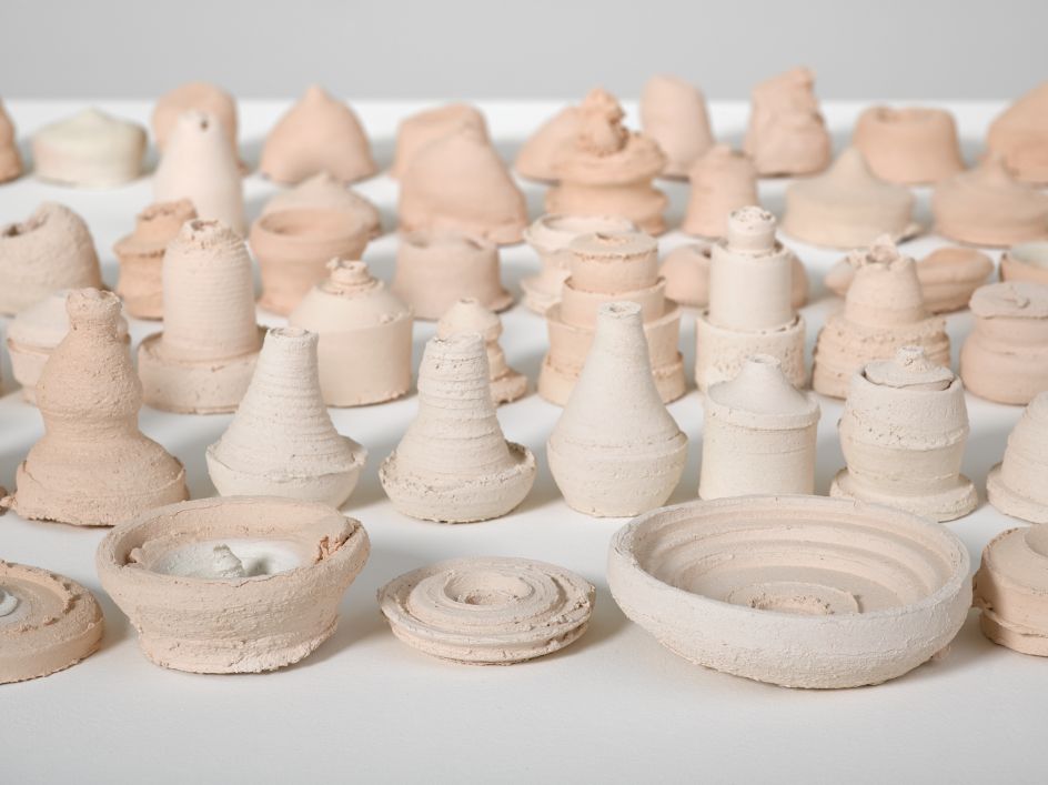 Damián Ortega, Learning scheme 2017. Fired clay from Zacatecas. Overall dimensions variable © Damián Ortega. Photo © White Cube (Ben Westoby)