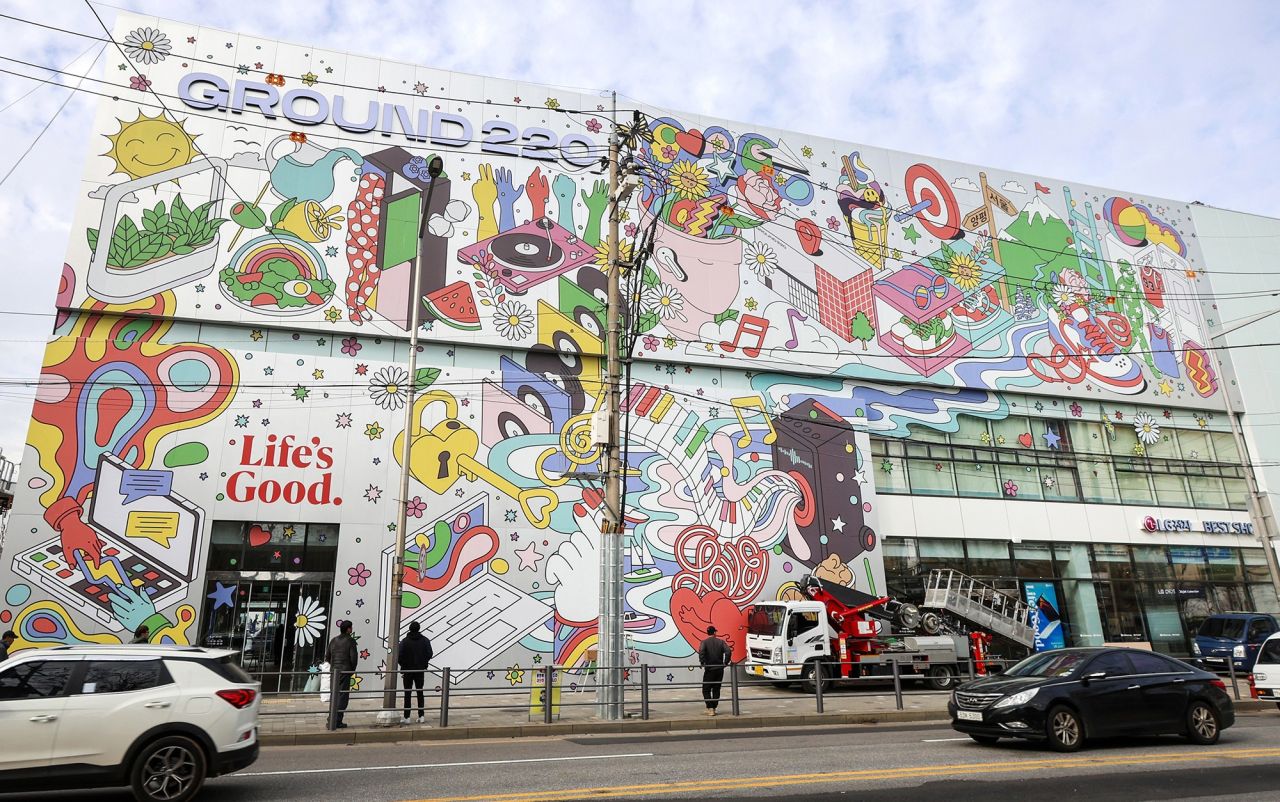 Season of Victory, aka illustrator Linda Baritski, collaborated with LG Electronics Korea on the “Ground220” space in Seoul, South Korea