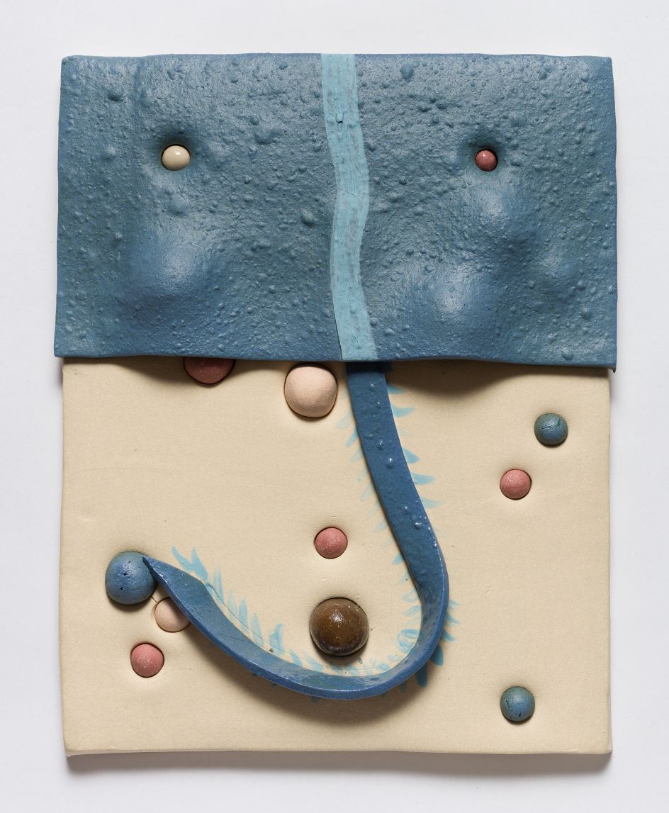 Jonathan Baldock, Maske XI, 2019, ceramic, 31 x 35 cm. Copyright Jonathan Baldock. Courtesy of the artist and Stephen Friedman Gallery, London