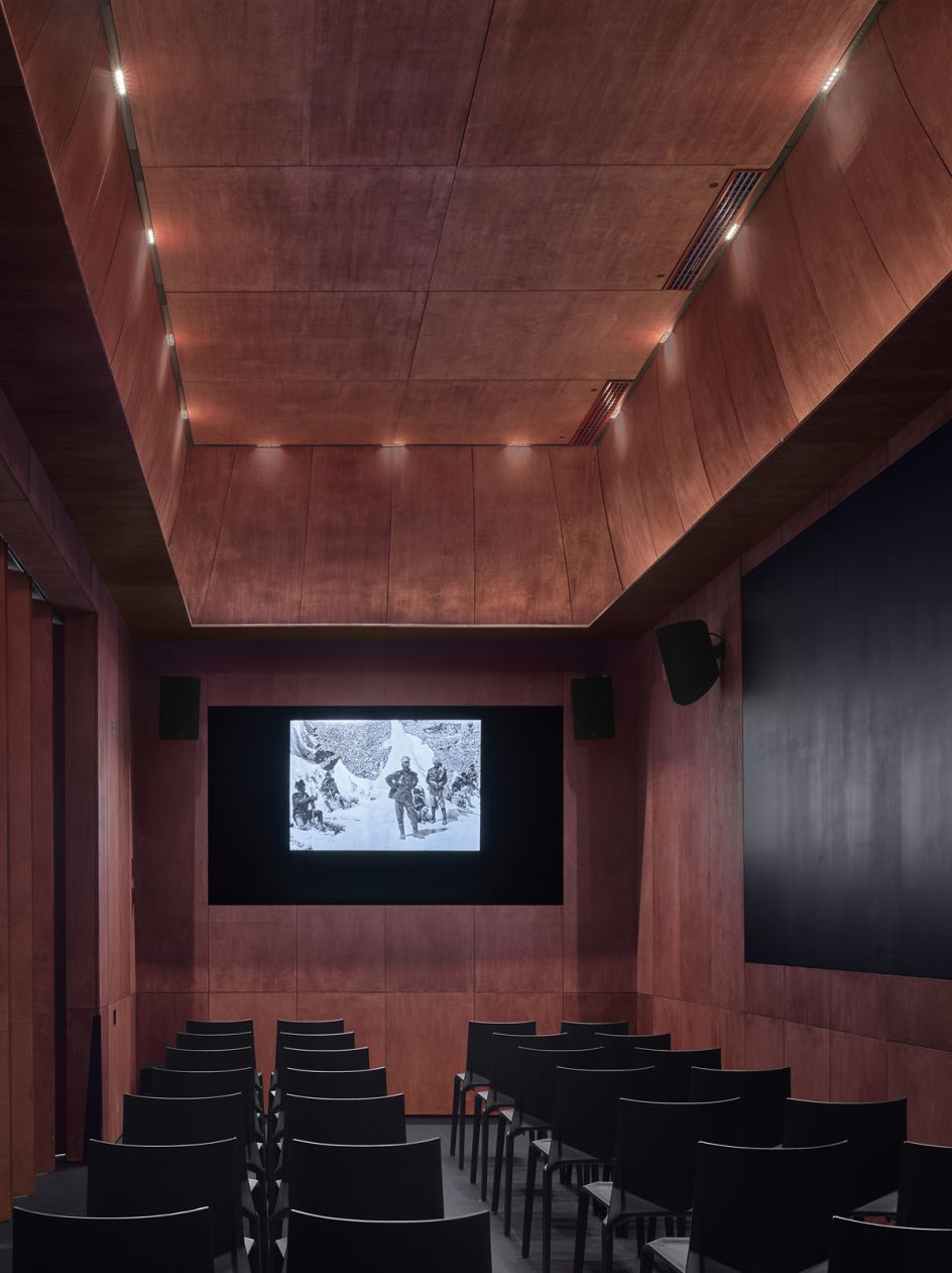 V&A Photography Centre – the Dark Tent interior, The Modern Media Gallery © Will Pryce