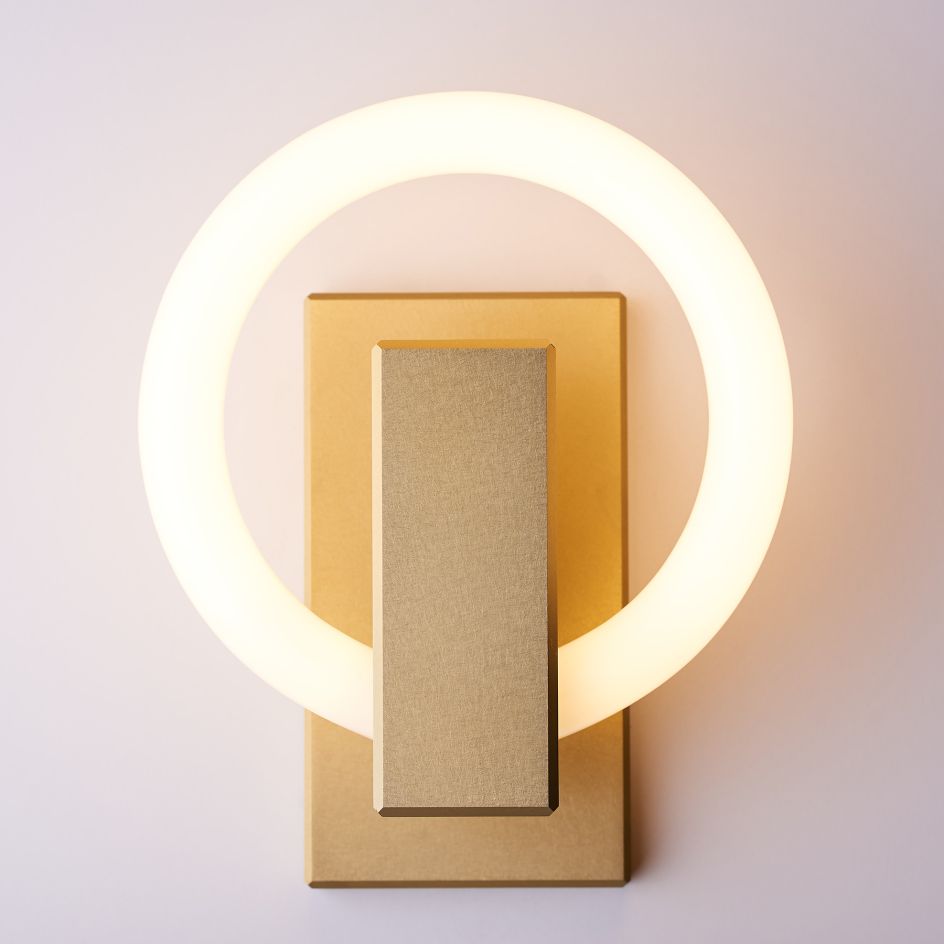 Olah Light by Maurice Dery and Jordan Dery. Winner in the Lighting Products and Lighting Projects Design Category, 2018-2019.