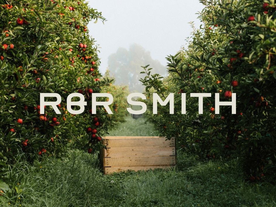 R&R Smith Apples Logotype and hero graphic (2020) | Direction & Design: Megan Perkins | Photo: Sam Shelley