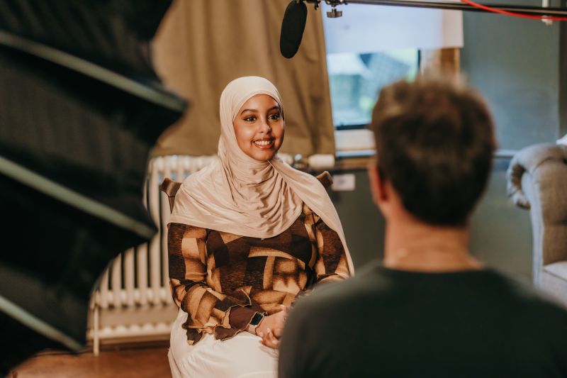 حيث يلتقي الذكاء الاصطناعي
بالممارسات الإبداعية
في الكلية الملكية للفنون