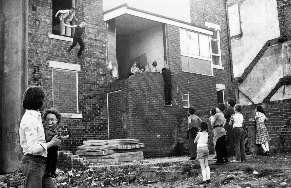 Tish Murtha Kids jumping onto Mattresses, 1980 © Ella Murtha, All rights reserved. Courtesy of Ella Murtha & The Photographers' Gallery