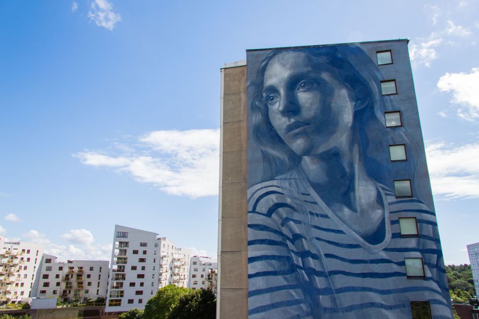 Mural by the Australian artist Rone at Mandolingatan 39, V Frölunda. © Artscape/Göteborg & Co