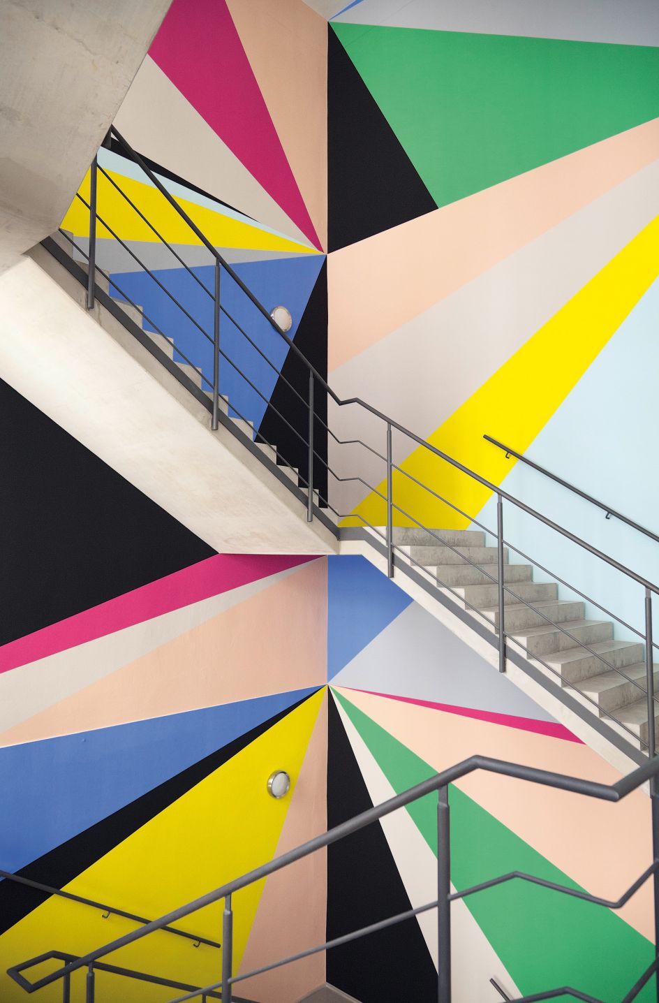 Crash, 2012, Dimensions variable, Mineral paint on wall, Installation view: Stufen zur Kunst, Stiftung Niedersachsen / Kunstverein Hanover, Germany. Photo credit: Raimond Zakowski