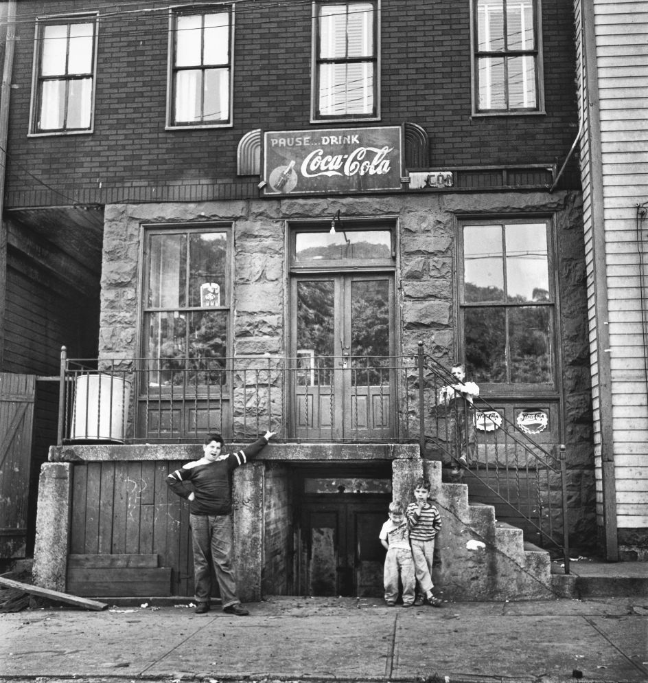 Boundary Street, Pittsburgh 1950 © Elliott Erwitt Courtesy: Carnegie Library of Pittsburgh