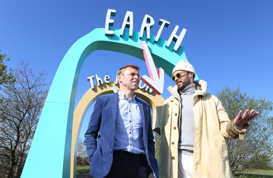 Professor Stephen Smartt with Oliver Jeffers