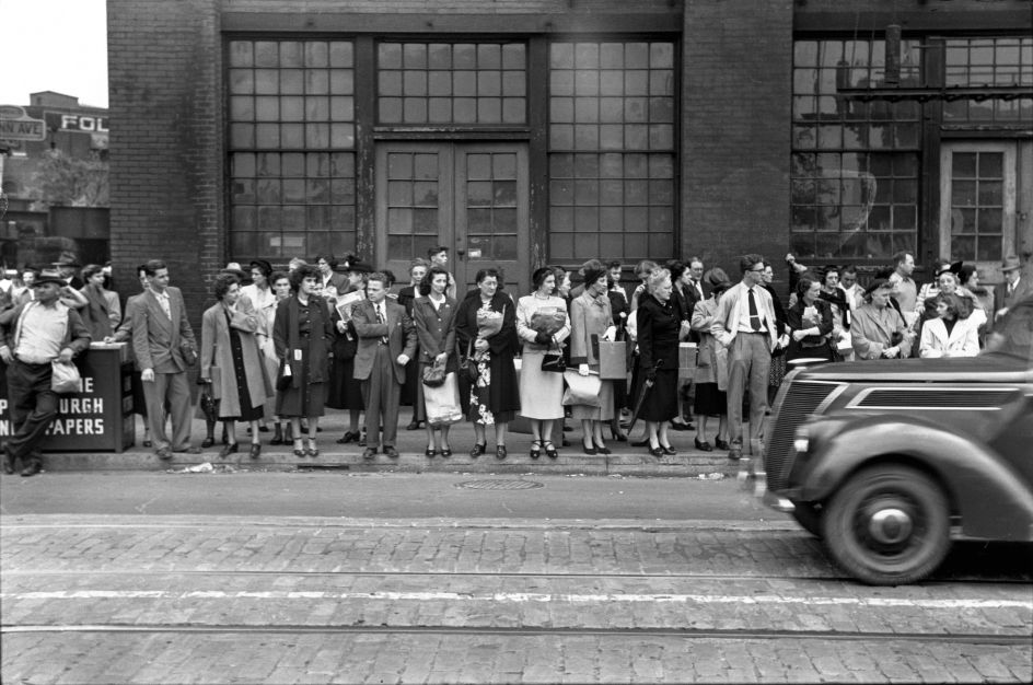 Waiting for a streetcar downtown Pittsburgh 1950 © Elliott Erwitt / Magnum Photos Courtesy: Carnegie Library of Pittsburgh