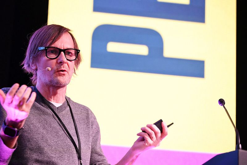 بنتاغرام ثلاثي الأبعاد:
ماستر كلاس في البنية والأنظمة وقوة الاستمرارية