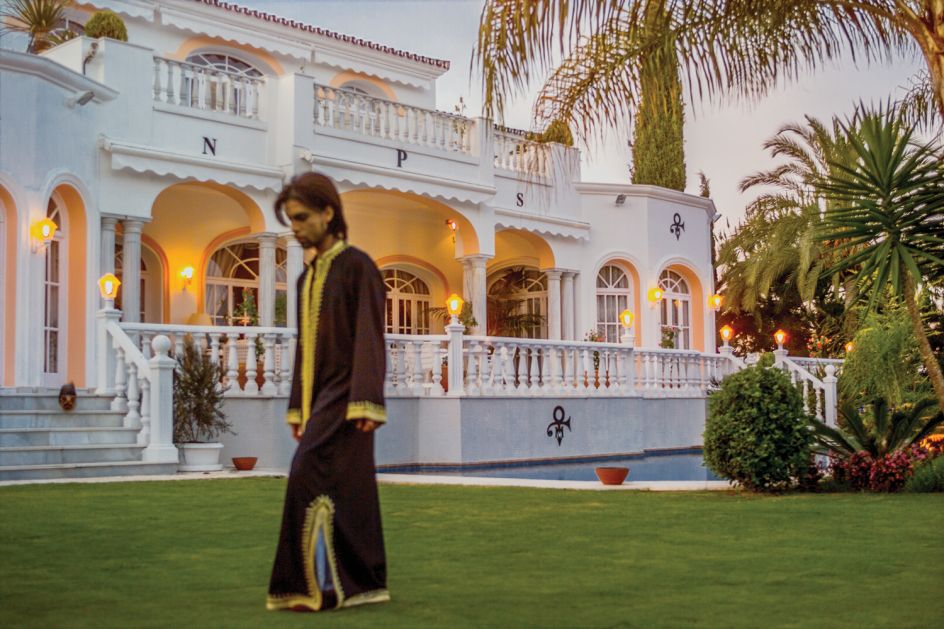 Caught a Plane to Spain, 1999 © Steven Parke