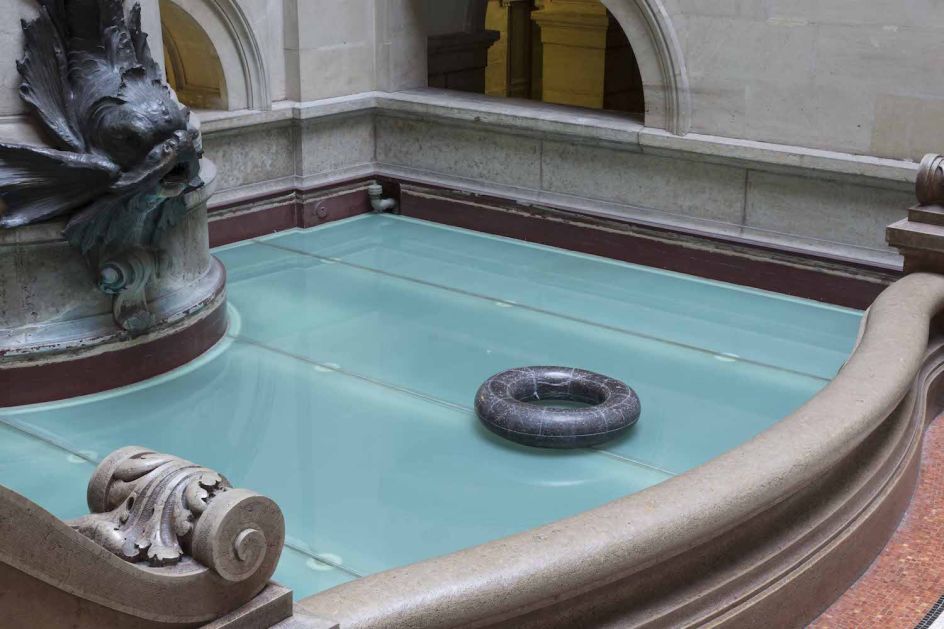 Tire (Tire), 2016, marble, 80 x 80 x 20cm © Studio Ai Weiwei