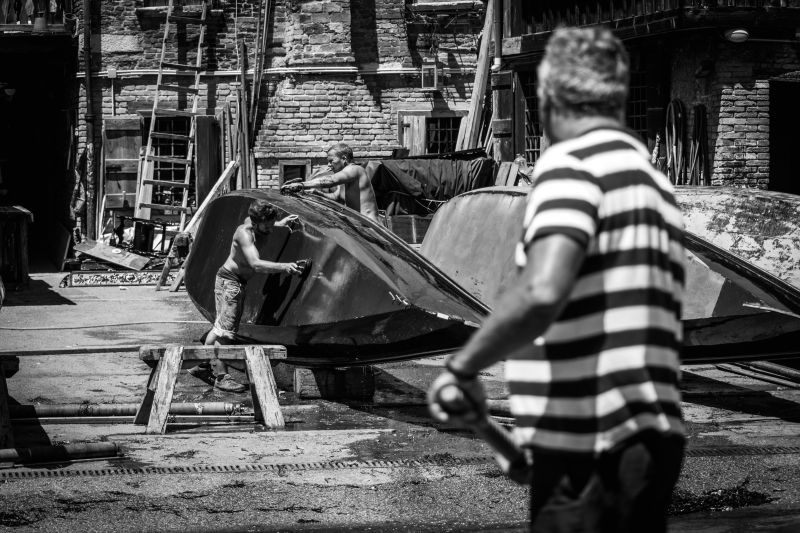 Dream of Venice in Black and White: 50 photographers document the