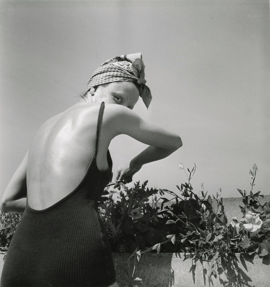 J.H. Lartigue © Ministère de la Culture - France / A.A.J.H.L. ‘Coco on the terrace, Neuilly, June 1938’