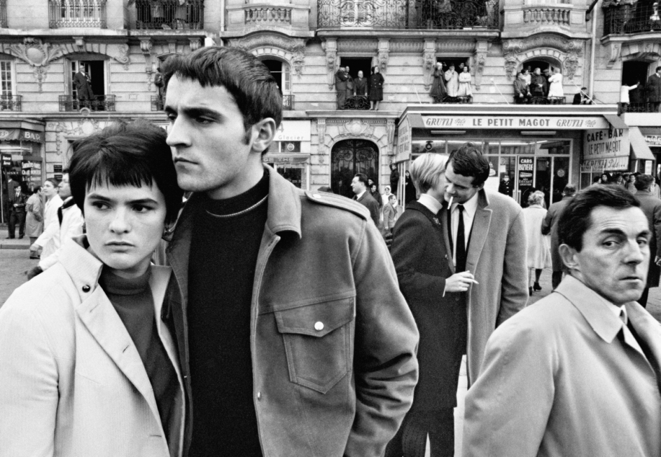 Le Petit Magot, November 11, Paris, 1968 © William Klein