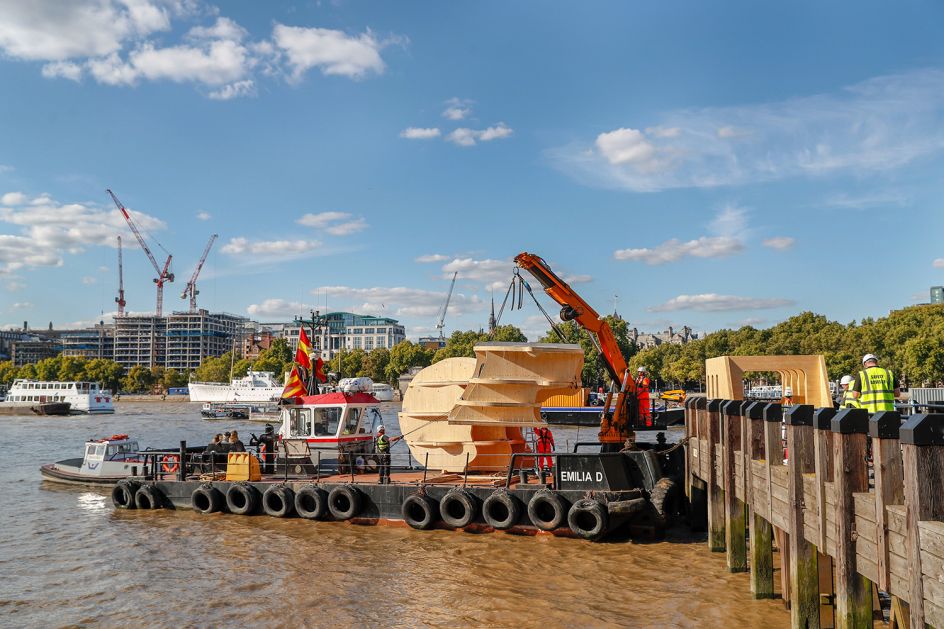Head Above Water by Steuart Padwick. © Getty Images