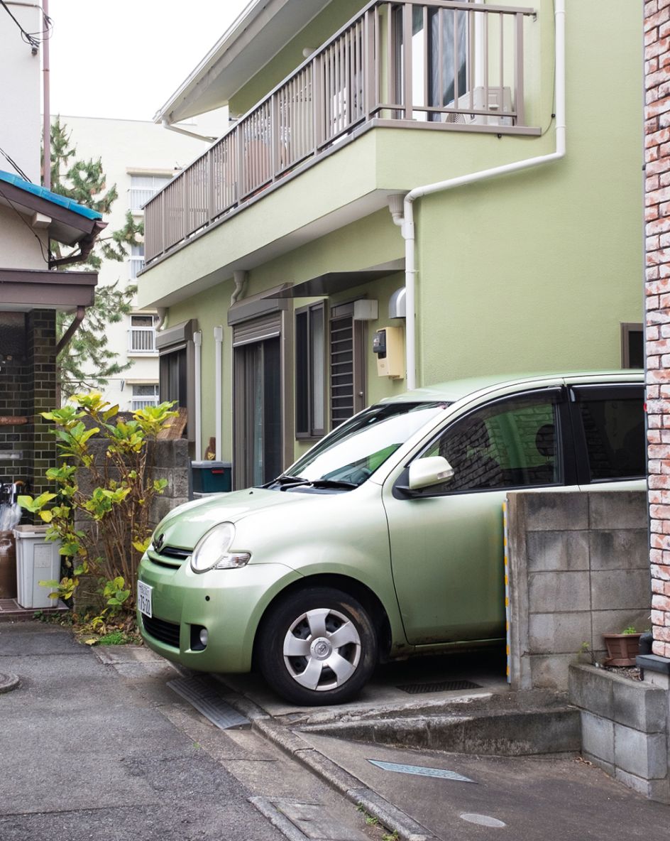 From the series, Camouflaged Cars of Tokyo © Alice Ishiguro Tosey