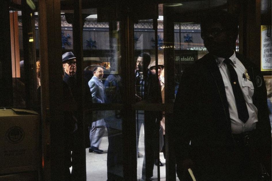 Chicago 1977 © Estate of Vivian Maier, Courtesy Maloof Collection and Howard Greenberg Gallery, New York