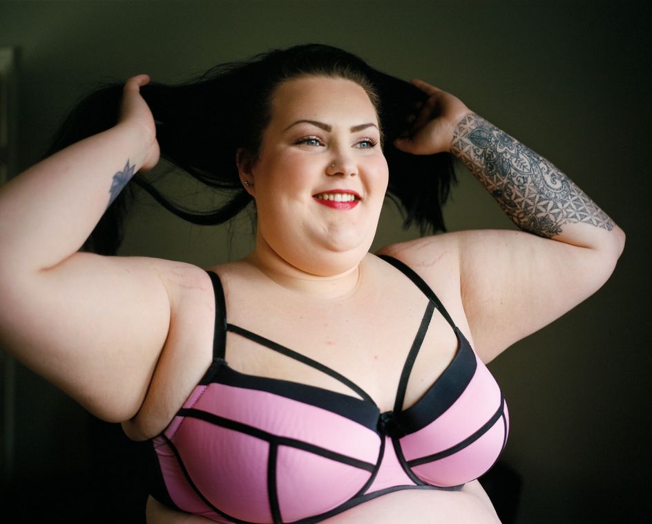 Shannon, age 22, in her first flat. Sheffield, 2018 © Abbie Trayler-Smith