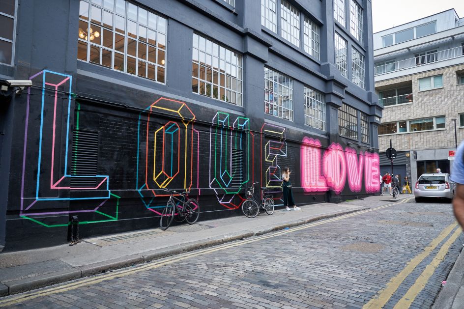 © Louis Thornton Film