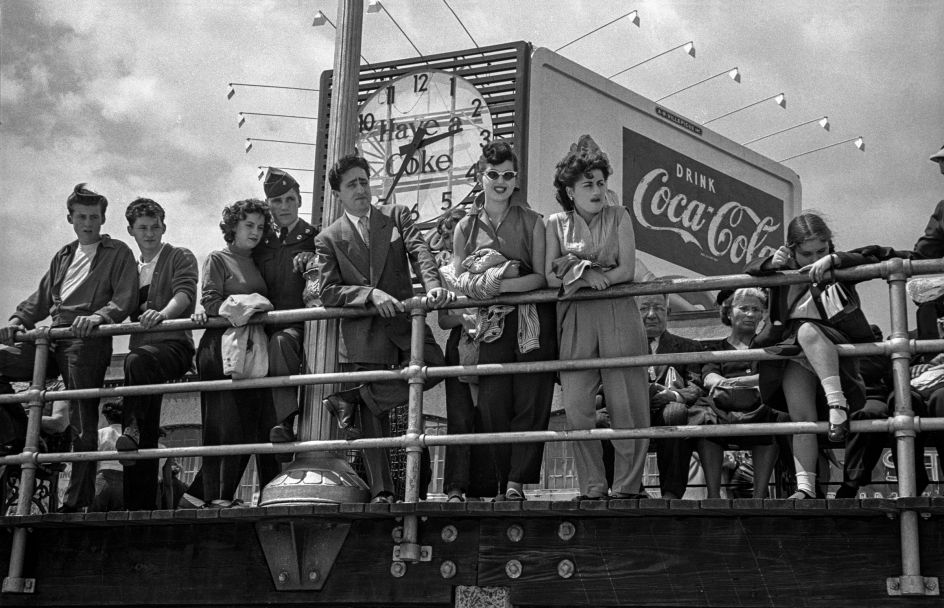 Coke Sign on the Boardwalk, 1949 © Estate of Harold Feinstein All rights reserved
