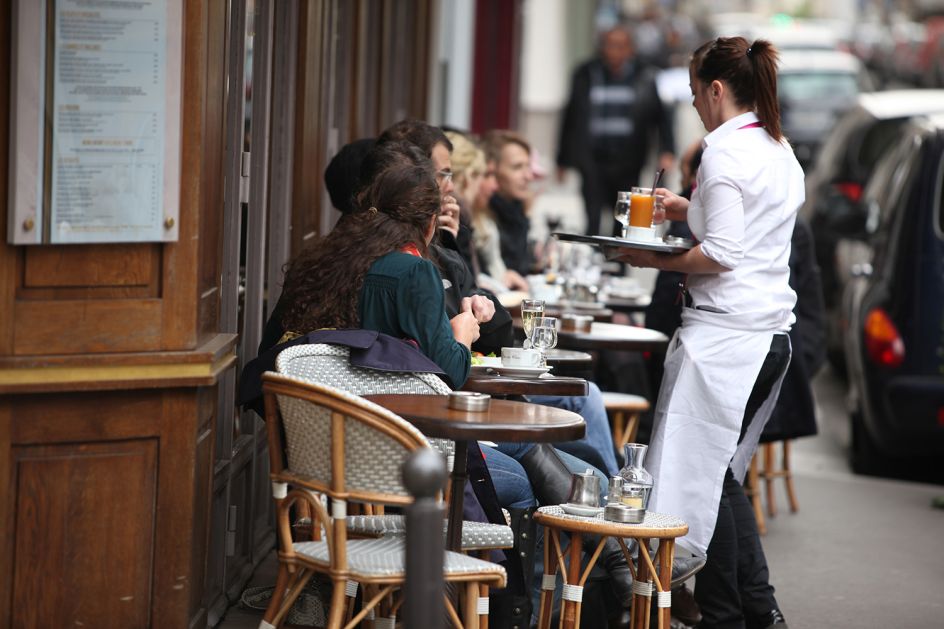 Paris café culture. Image licensed via Adobe Stock