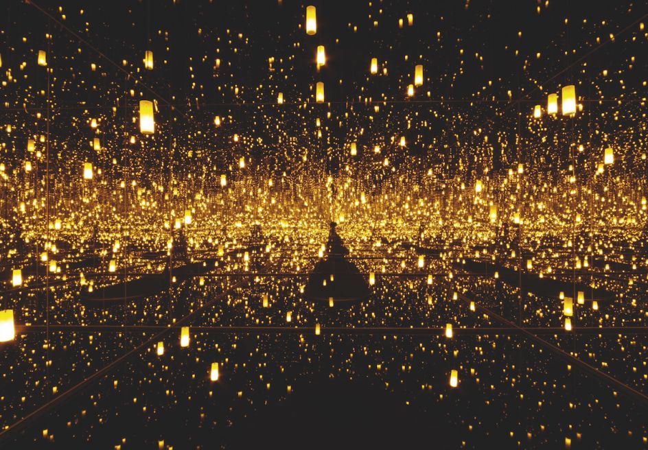 Yayoi Kusama, Aftermath of Obliteration of Eternity, 2009, wood, mirrors, plastic, acrylic, LED lights, water, aluminium, 287 x 415 x 415 cm. Picture credit: artwork © Yayoi Kusama (page 199)