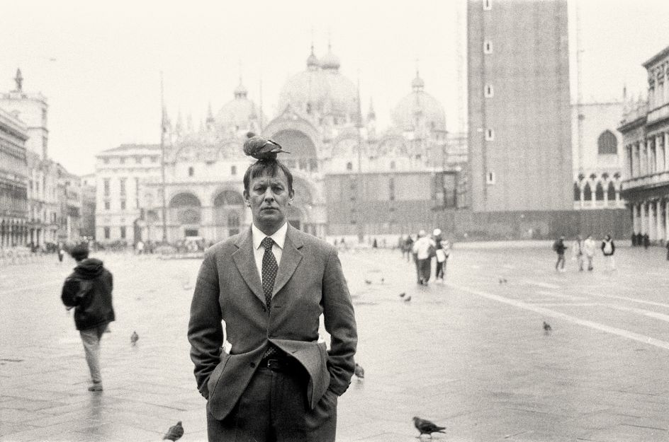 Martin Kippenberger, Frieda for each VIII, Venice, 1996. © Elfie Semotan . Courtesy Galerie Gisela Capitain, Cologne