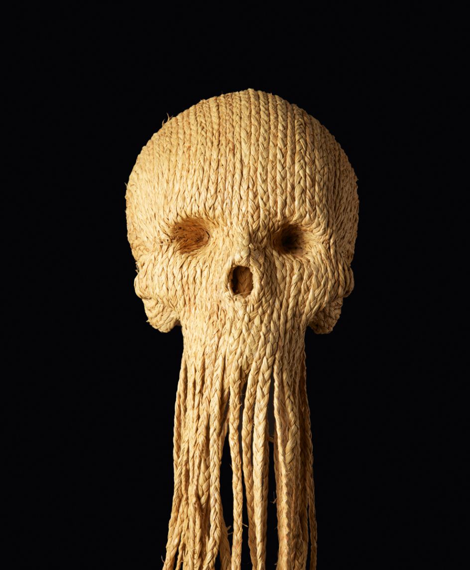 Jim Skull, Untitled, 2010, papier maché, raphia tressé, 130 cm, © the artist, Photo C.Lebedinsky (2)