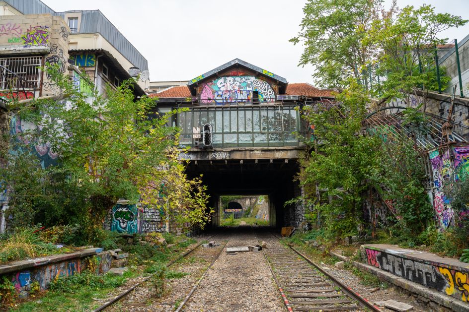 La Petite Ceinture. Image licensed via Adobe Stock