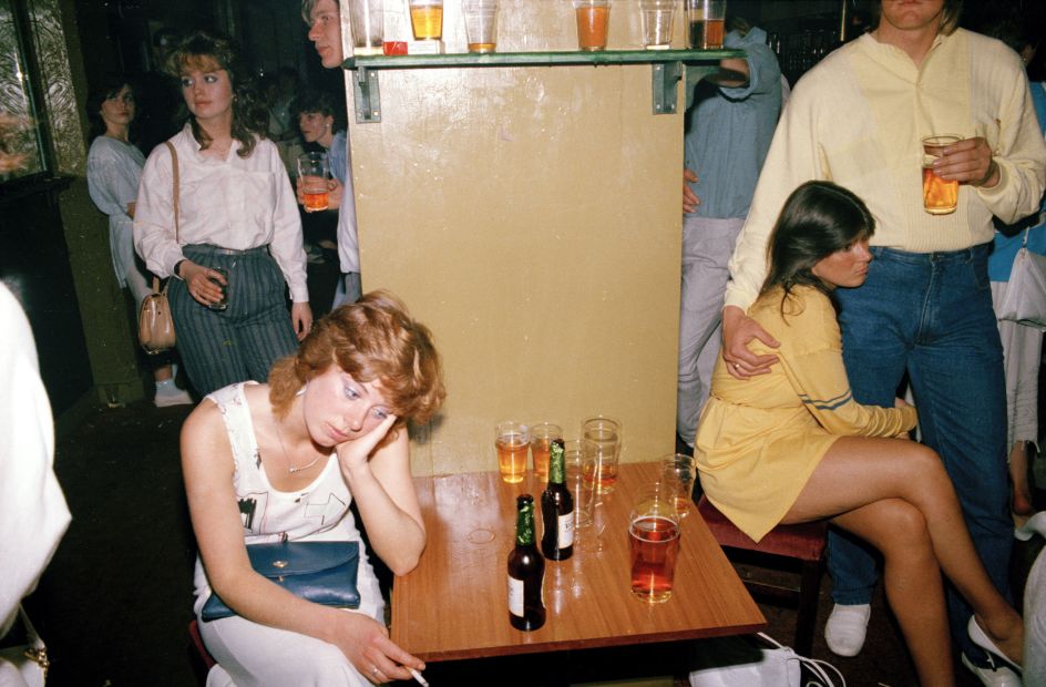 Tired drink picture, 1986 © Tom Wood