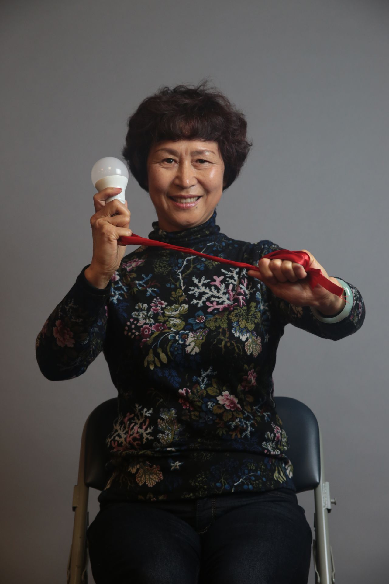 Yuying Cui Swansea, 2018 Scarlett Crawford, 2018. “By tying the ribbon around the light bulb Yuying wanted to show her hopes for her multinational community and our world.” © UK Parliament