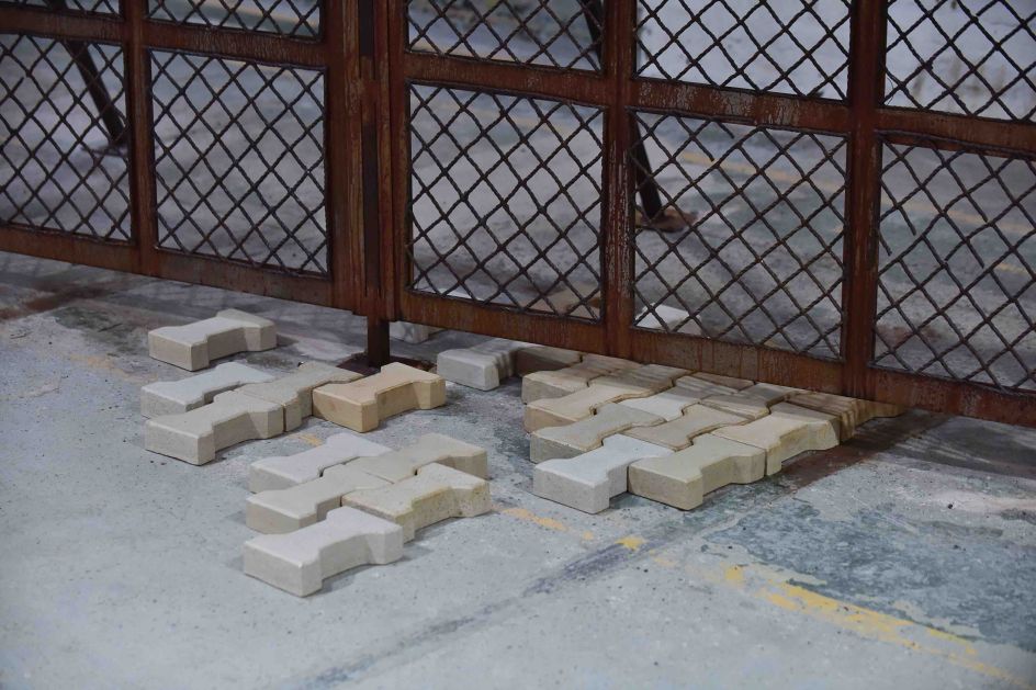 Tana West, (UN)WOVEN, 2017, photo Joel Fildes