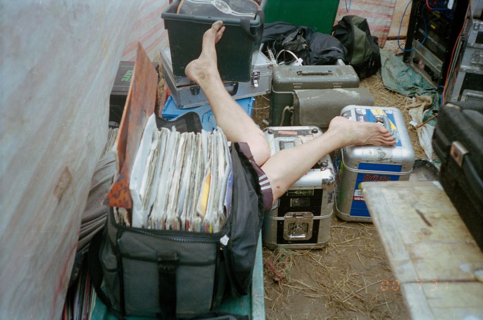 Legs, Hekate sound system, Czech Tek 1999 © Seana Gavin