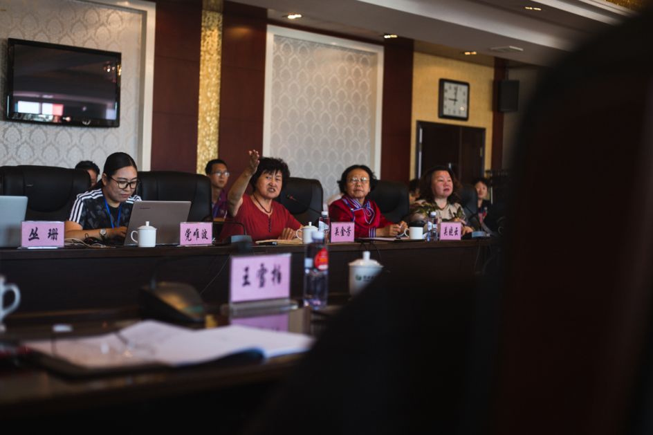Tahe, Heilongjiang Province, July 2017 Guan Jinfang appeals to government representatives for funding and resources to carry out educational projects in the region. At this conference an online platform for Oroqen language learning was unveiled.