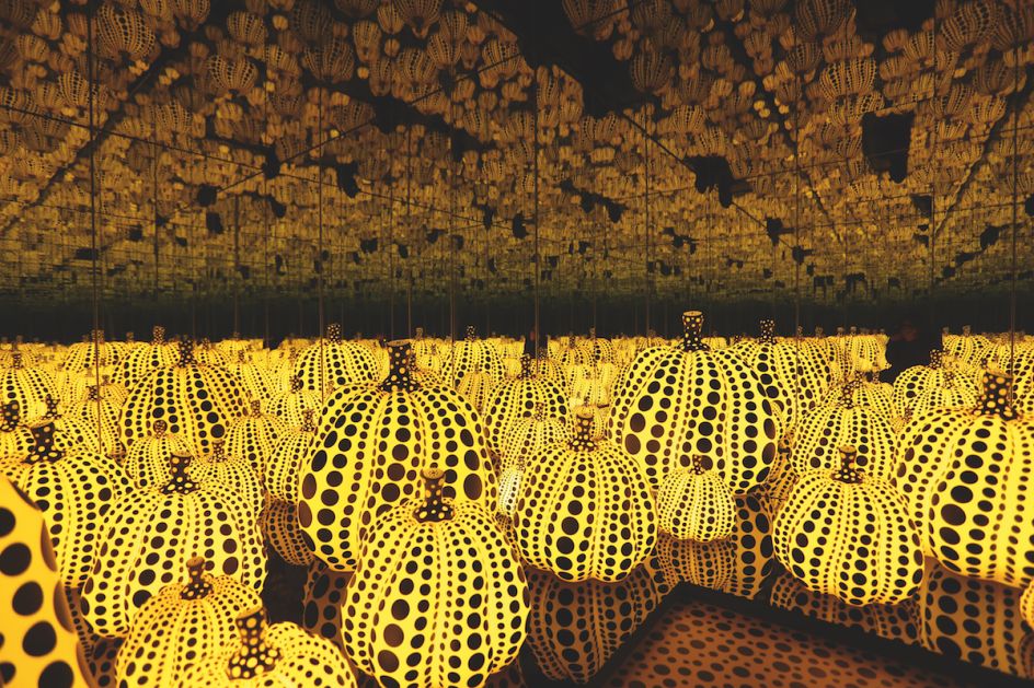 Yayoi Kusama, All The Eternal Love I Have for the Pumpkins, 2016, acrylic pumpkins, LED lighting, black glass, mirrors, wood, metal, 292 x 415 x 415 cm. Picture credit: artwork © Yayoi Kusama (pages 184-185)