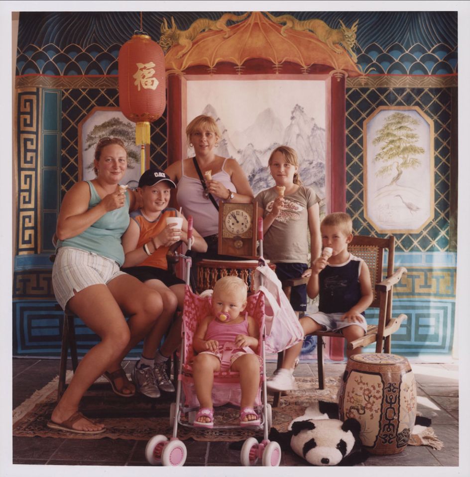 Reversing the roles. Seeing the British as 'exotic'.