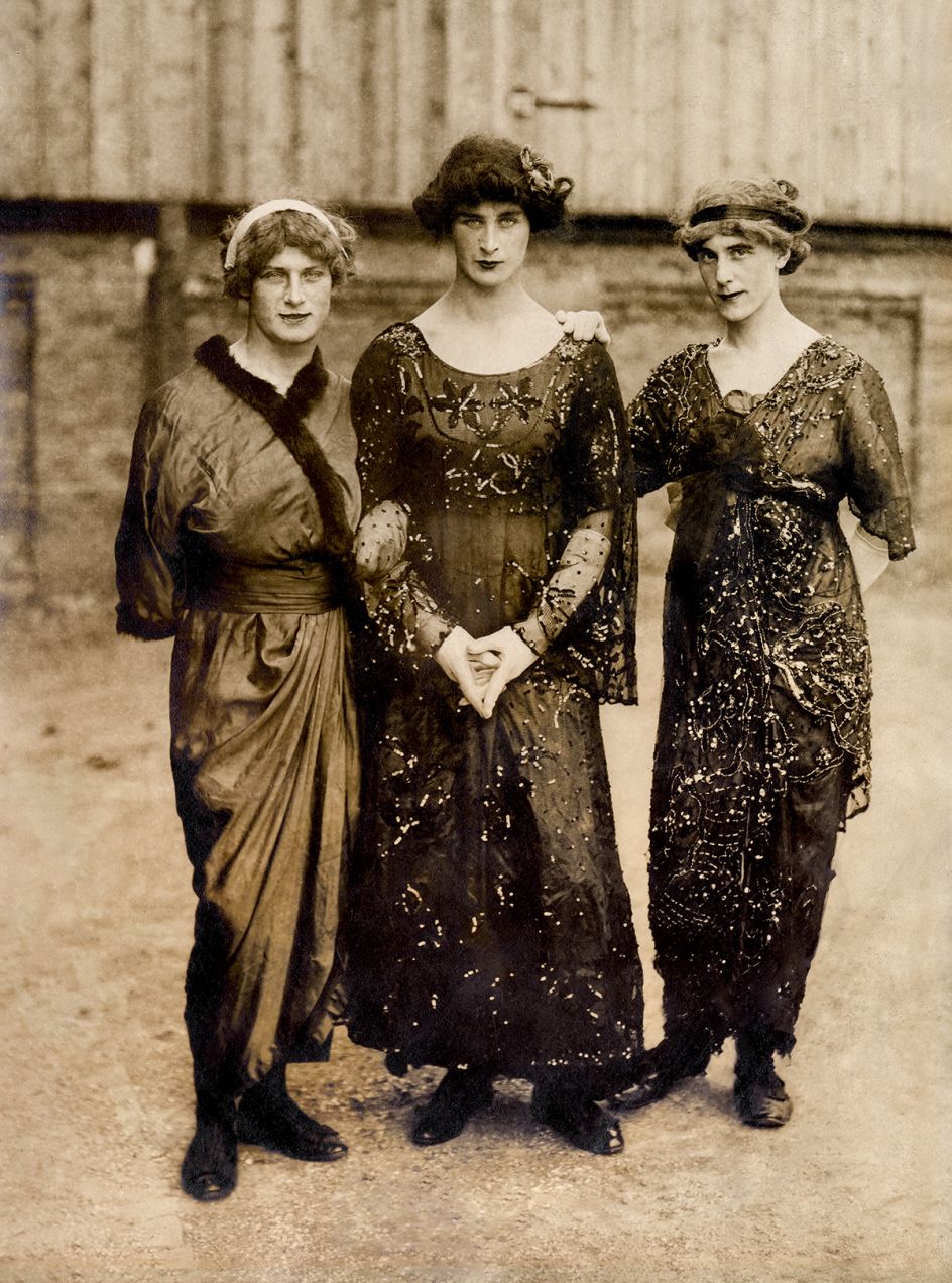 English prisoners of war in the German camp, Frankfurt. Handwritten on verso 'Artists, Jude 