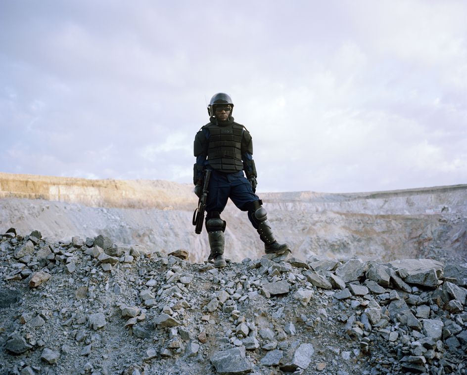 Untiteld #IV Mine Security, North Mara Gold Mine, Tanzania | © David Chancellor
