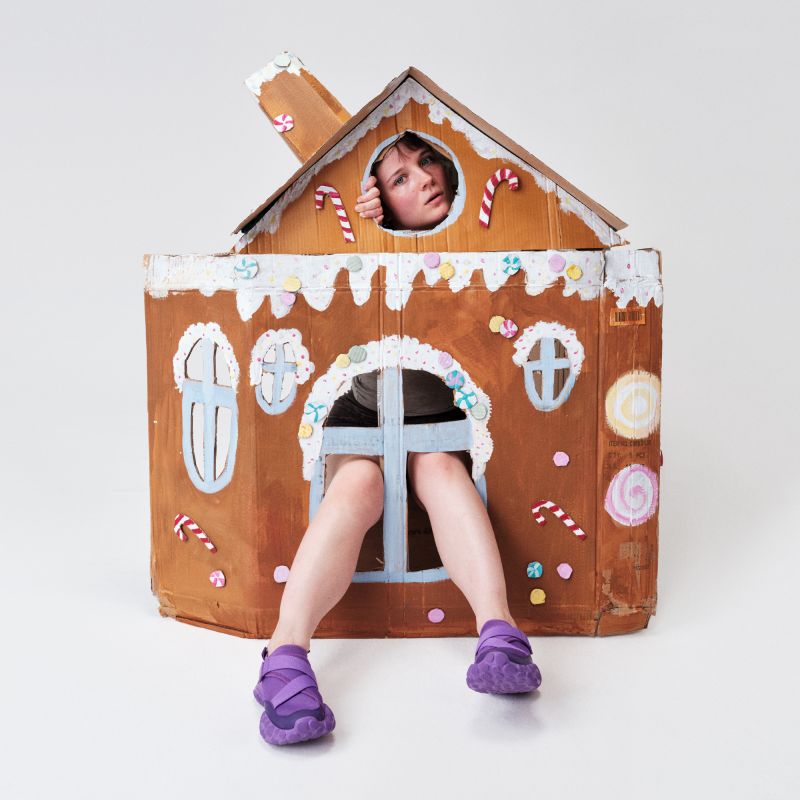 عالم مايا غوليشكينا المرح:
من صناديق البيتزا إلى الحقائب العملاقة