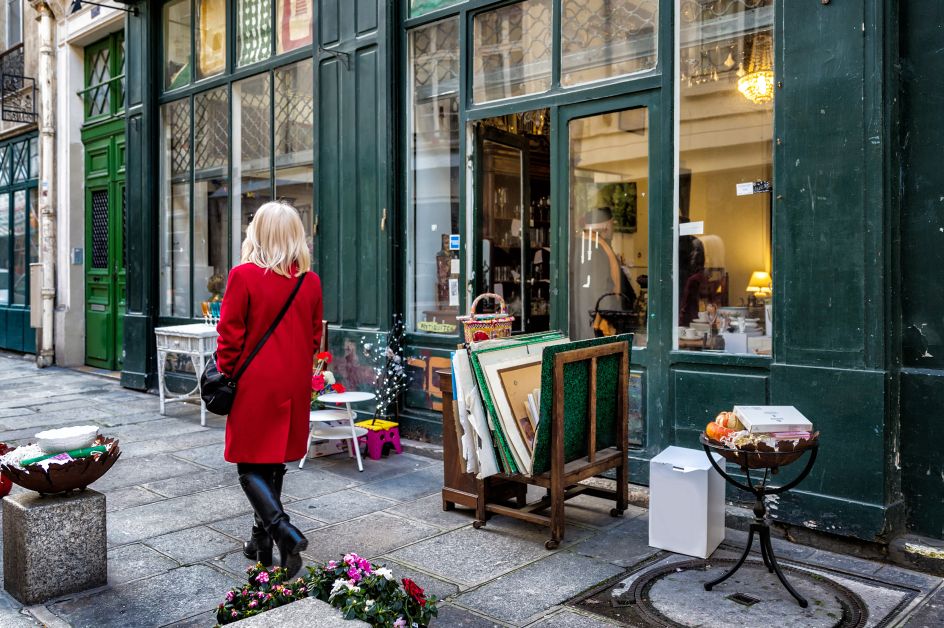 Parisian shopping. Image licensed via Adobe Stock