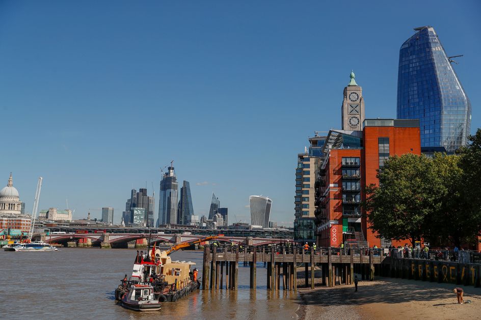 Head Above Water by Steuart Padwick. © Getty Images