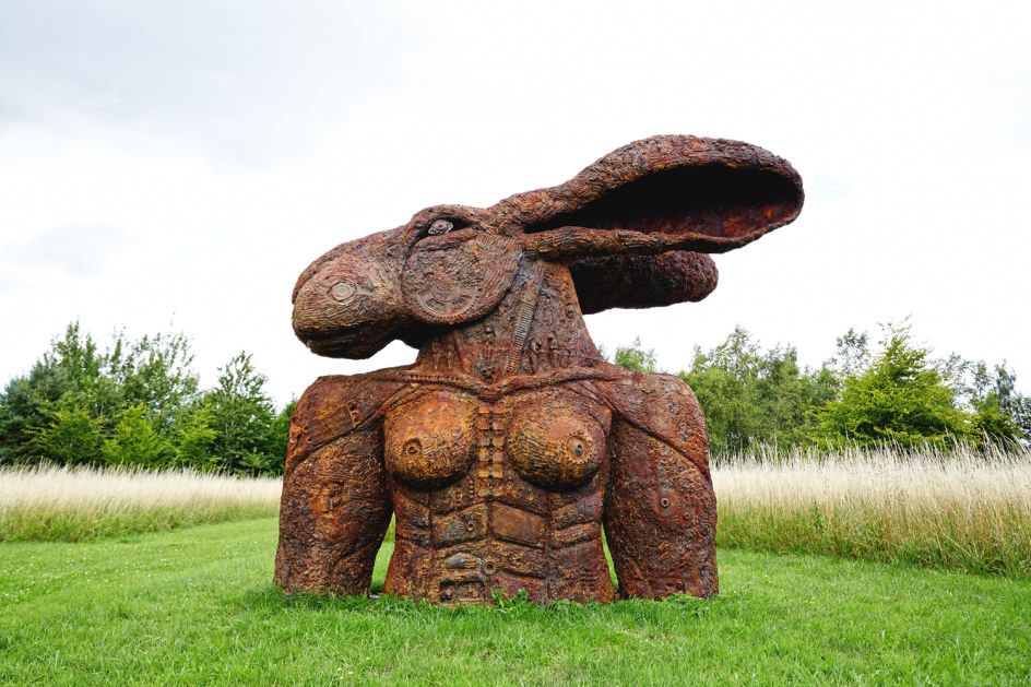 Sophie Ryder © Tania Dolvers