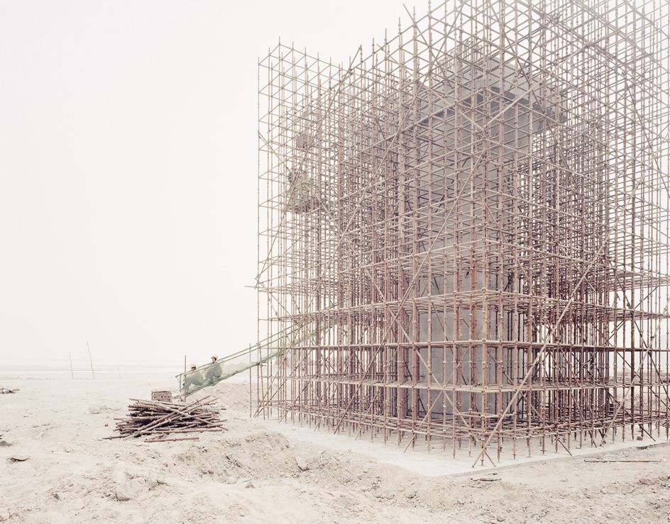 Workers building bridge piers for a high-speed railway, Shaanxi, 2011 © Zhang Kechun