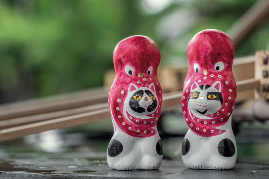 The most popular of Ryuma Sagara’s folk toys depicts an octopus wrapped around a cat. They are so beloved for their design that demand for these cats supersedes production output. Fans buy them all year round and there is no off-season. © Jerfareza Daviano
