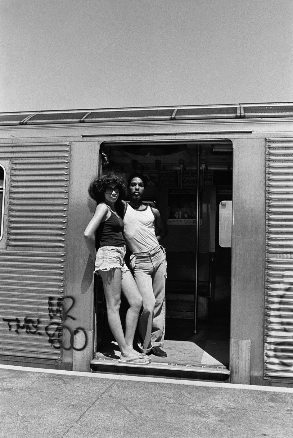 Couple Subway Door, year unknown © Estate of Harold Feinstein All rights reserved