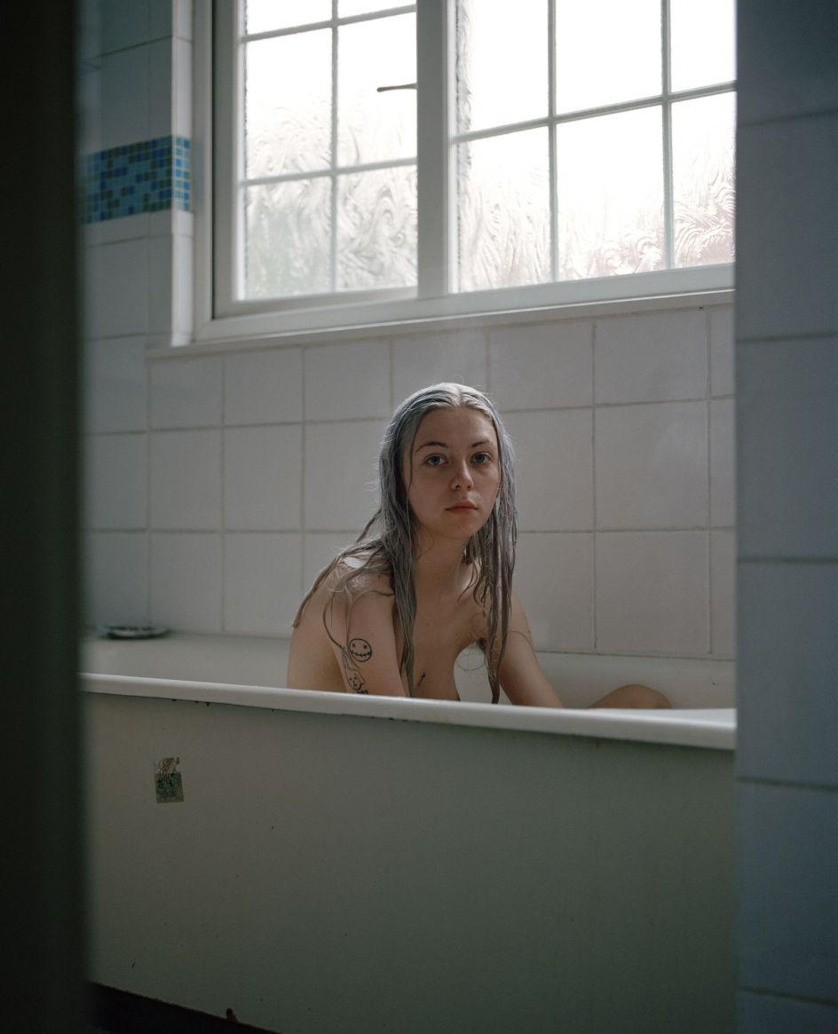 Alice from the series ‘Of Quiet Birds’ ( © Sadie Catt